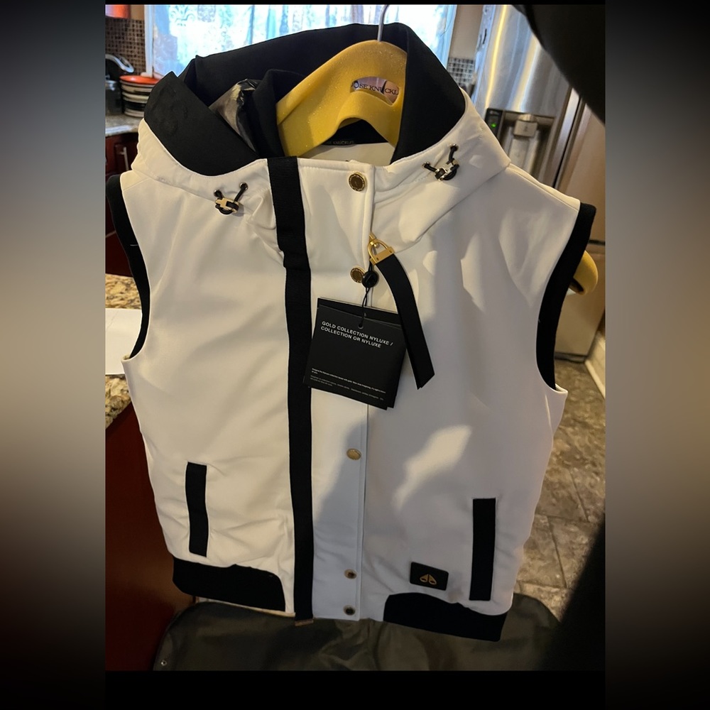 Moose Knuckle Milky Way Afton Vest Jacket size Medium Puffer vest